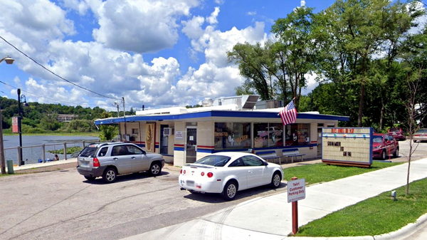 Tastee-Freez - Cassopolis - 220 S Broadway St (newer photo)